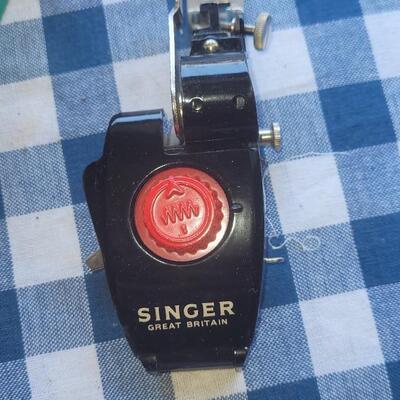 Lot 304: Vintage Singer Automatic Zigzagger