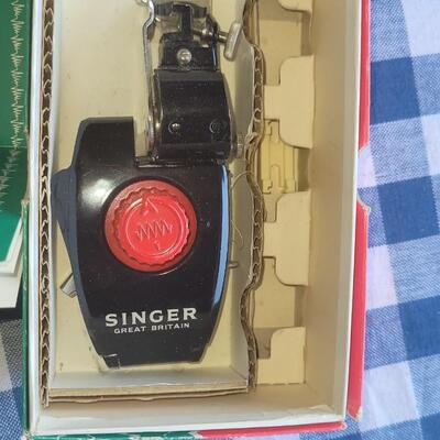 Lot 304: Vintage Singer Automatic Zigzagger
