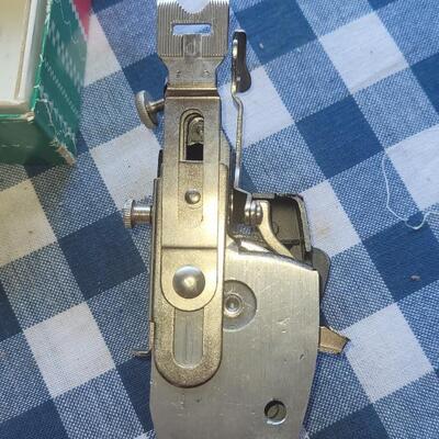 Lot 304: Vintage Singer Automatic Zigzagger