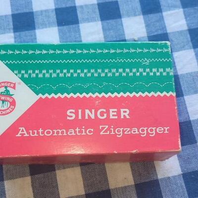 Lot 304: Vintage Singer Automatic Zigzagger