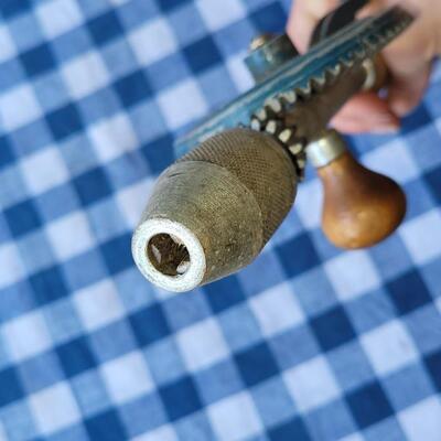 Lot 317: Vintage Worth Hand Drill