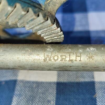 Lot 317: Vintage Worth Hand Drill