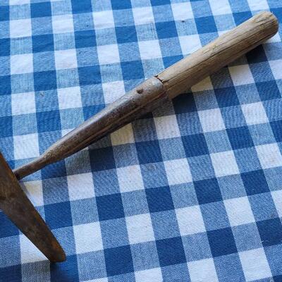 Lot 324: Antique Hand  Spade