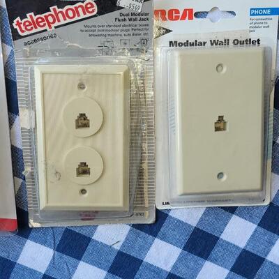 Lot 332: Wall Plates