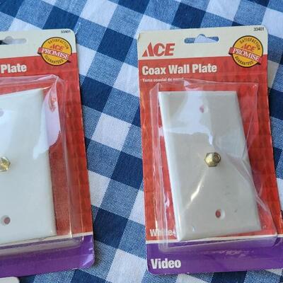Lot 332: Wall Plates