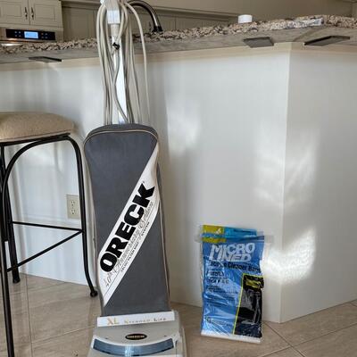 Lot 220  Oreck XL  Vacuum Cleaner