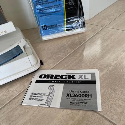 Lot 220  Oreck XL  Vacuum Cleaner