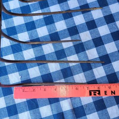 Lot 346: Old Farm Rake