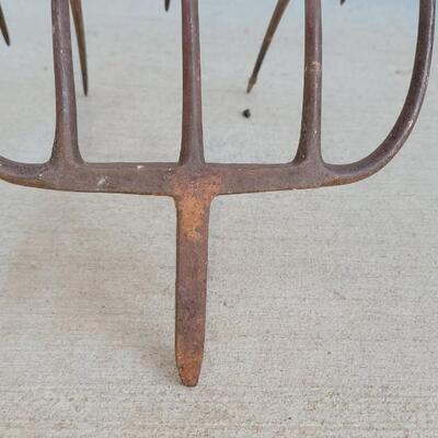 Lot 346: Old Farm Rake
