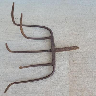 Lot 346: Old Farm Rake
