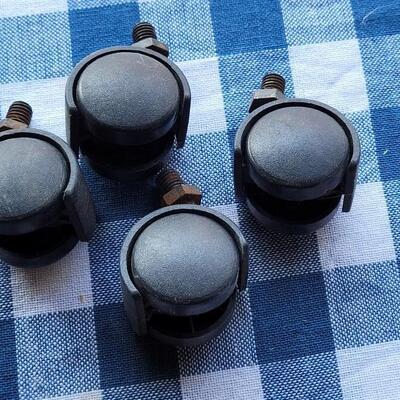 Lot 366: Antique & Modern Casters 