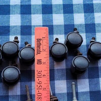 Lot 366: Antique & Modern Casters 