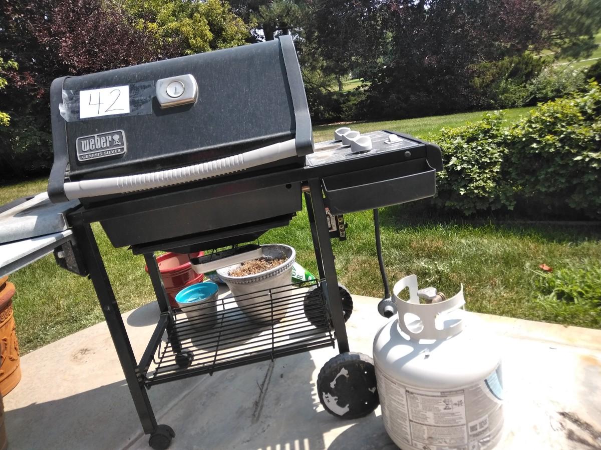 LOT 42 WEBER GENESIS SILVER BARBEQUE GRILL WITH PROPANE TANK ...