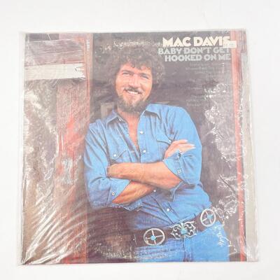 MAC DAVIS â€œBABY DONâ€™T GET HOOKED ON MEâ€ VINYL RECORD #1
