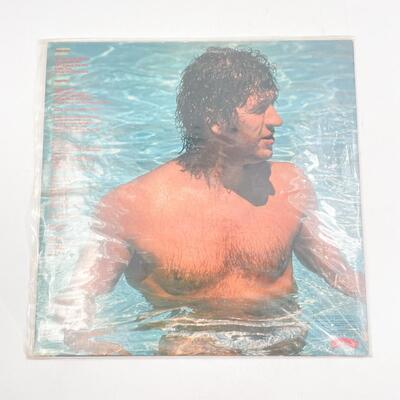 MAC DAVIS â€œITâ€™S HARD TO BE HUMBLEâ€ VINYL RECORD