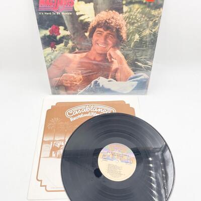 MAC DAVIS â€œITâ€™S HARD TO BE HUMBLEâ€ VINYL RECORD