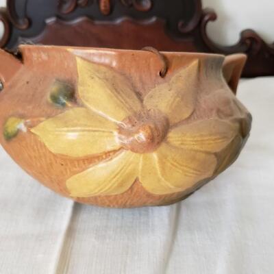 Vintage hanging planter about 8in diameter