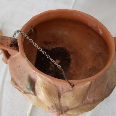 Vintage hanging planter about 8in diameter