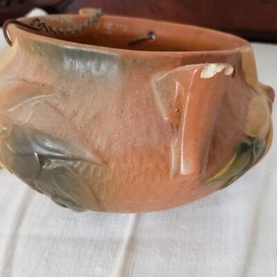 Vintage hanging planter about 8in diameter