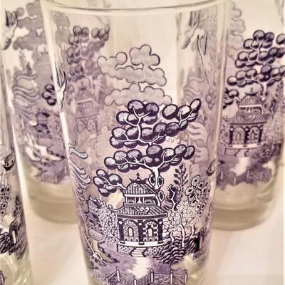 Lot #50  Set of 8 Blue Willow Style Drinking Glasses
