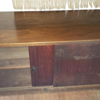 Shelves with sliding door MCM