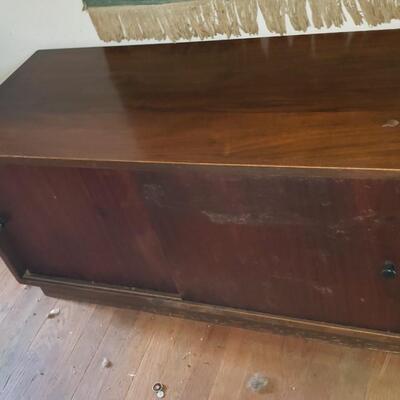 Shelves with sliding door MCM