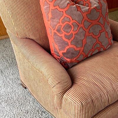 LOT 19  OVERSIZE CONTEMPORARY UPHOLSTERED ARM CHAIR CORDED FABRIC KNOB LEGS