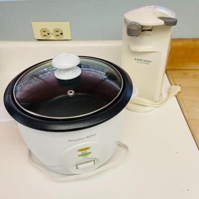 LOT 39  TWO KITCHEN SMALL APPLIANCES RICE COOKER & CAN OPENER