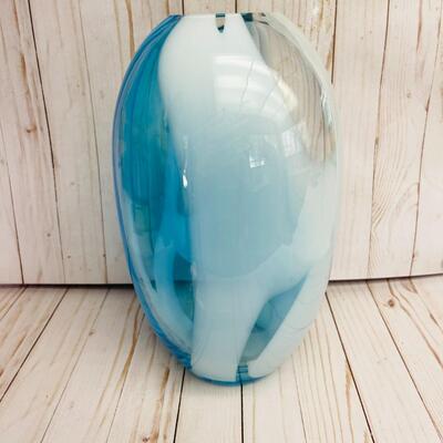 LOT 44  CLEAR BLUE & OPAQUE WHITE SWIRLS IN CLEAR ART GLASS VASE CRATE & BARREL