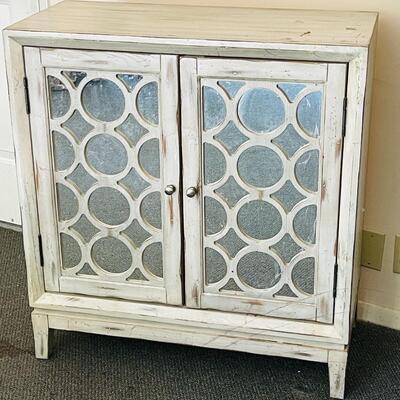 LOT 53  HOME MERIDIAN WHITE MIRROR FRONT 2 DOOR CABINET SHABBY CHIC 