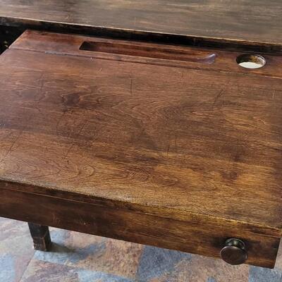 Lot 16: Vintage Small Writing Desk