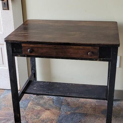 Lot 16: Vintage Small Writing Desk