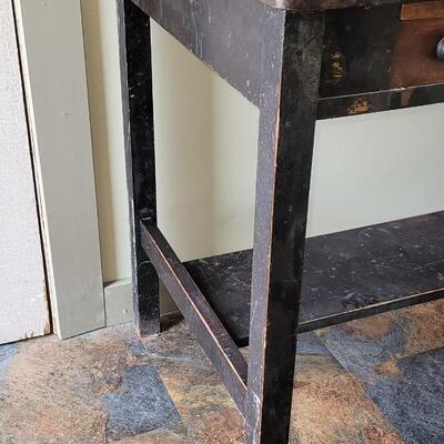 Lot 16: Vintage Small Writing Desk