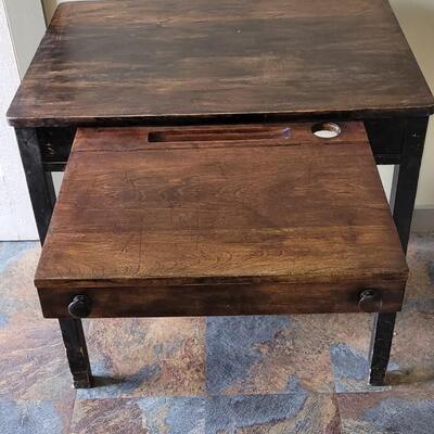 Lot 16: Vintage Small Writing Desk
