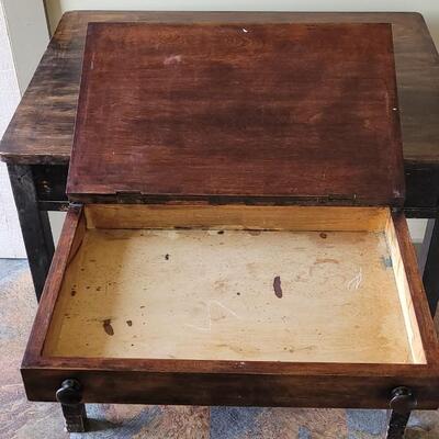 Lot 16: Vintage Small Writing Desk