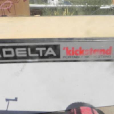 DELTA KICKSTAND TABLE