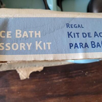 Lot 19: 3-Piece Bath Accessories Kit 