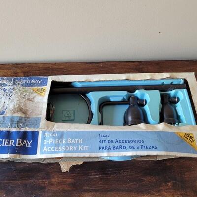 Lot 19: 3-Piece Bath Accessories Kit 