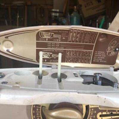 SINGER SEWING MACHINE IN TABLE