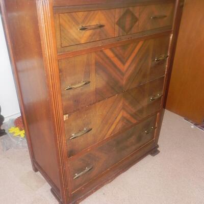 VINTAGE CHEST OF DRAWERS