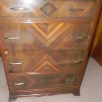 VINTAGE CHEST OF DRAWERS