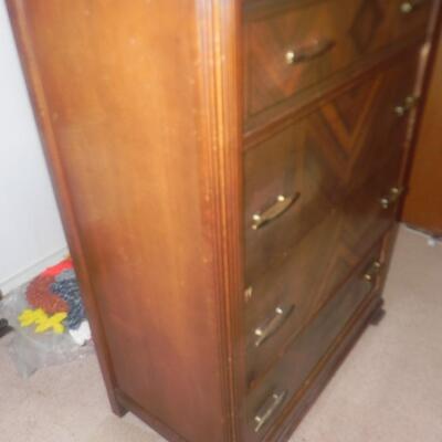 VINTAGE CHEST OF DRAWERS