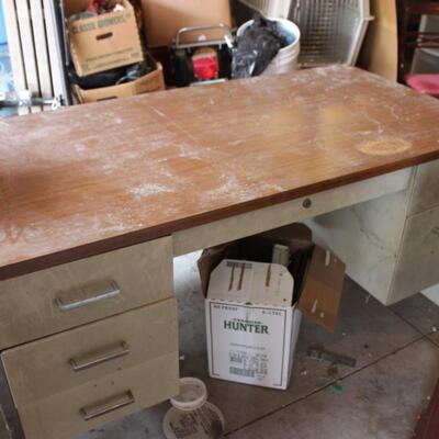 METAL DESK