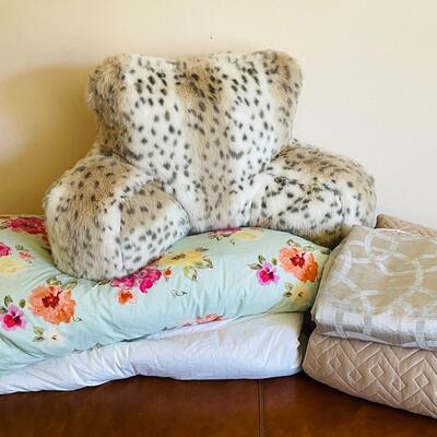 LOT 76 BEDDING GROUP COMFORTERS LEOPARD PRINT PLUSH ARMCHAIR PILLOW  BED SPREADS 