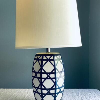 LOT 78  CERAMIC TABLE LAMP W/PAINTED DESIGN 