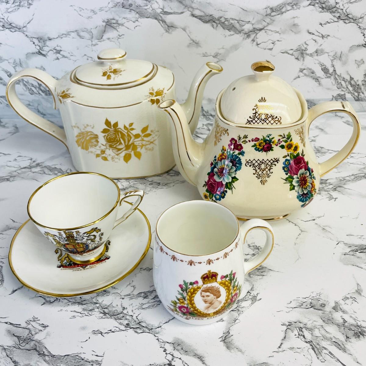 LOT 89 ST GROUP OF ENGLISH BONE CHINA TEA POTS CORONATION CUPS & SAUCER