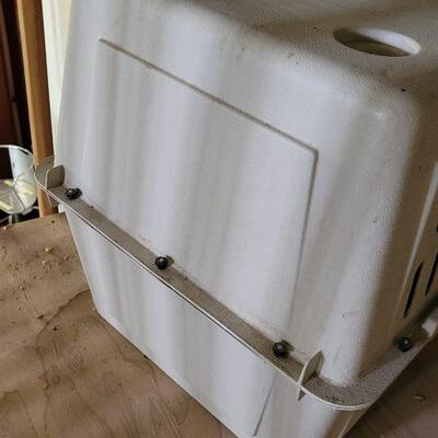 Lot 28: Pet Porter Carrier 