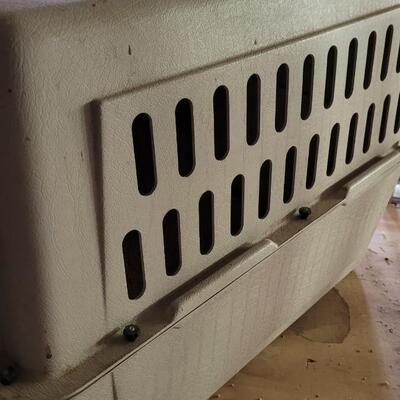 Lot 28: Pet Porter Carrier 