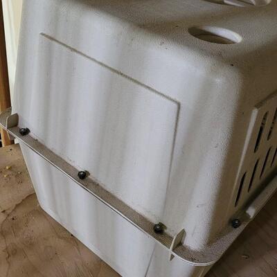 Lot 28: Pet Porter Carrier 