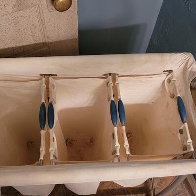 Lot 33: Laundry Cart